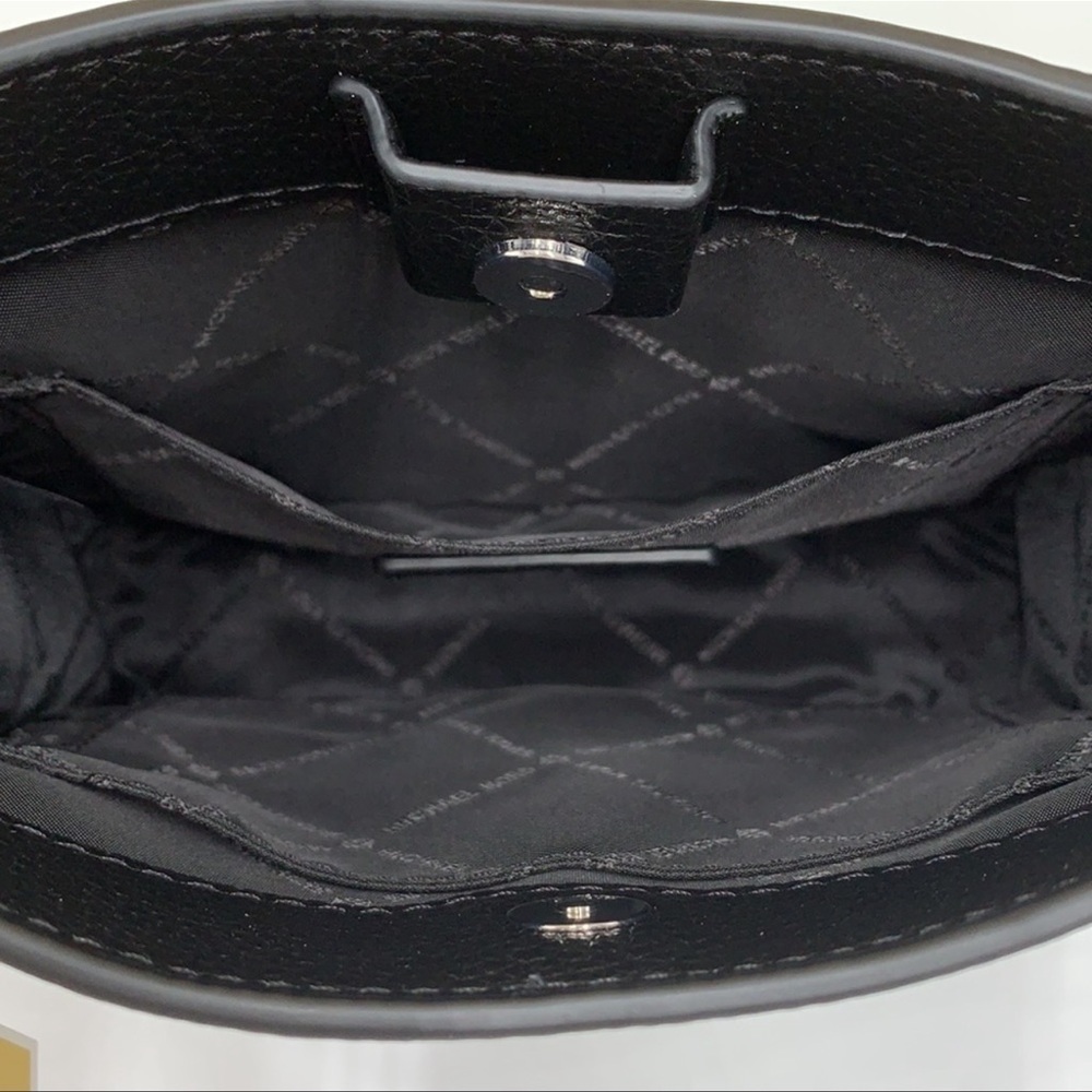 MICHAEL KORS Briley Small Pebbled Leather Messengr - Picture 3 of 15